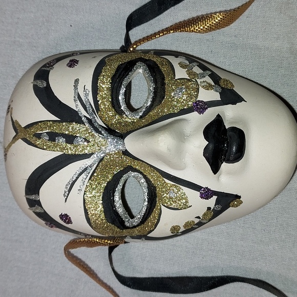 Vintage Hand Painted Carnival Face Masks Ceramic Set Of Three Butterfly Design - Picture 2 of 12